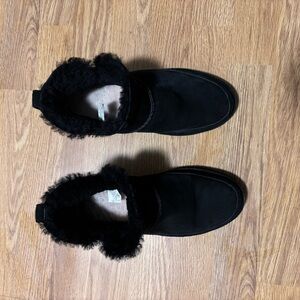 Ugg Melrose black ankle booties size 7 cold weather comfy cozy cabincore